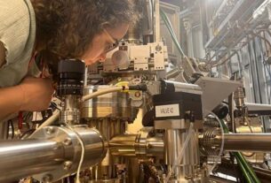 Giovanna Feraco (Zernike Institute for Advanced Materials, University of Groningen, the Netherlands), operating an Ultra-High Vacuum (UHV) system at a synchrotron facility. Credit University of Groningen