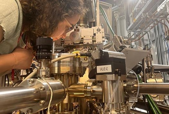 Giovanna Feraco (Zernike Institute for Advanced Materials, University of Groningen, the Netherlands), operating an Ultra-High Vacuum (UHV) system at a synchrotron facility. Credit University of Groningen