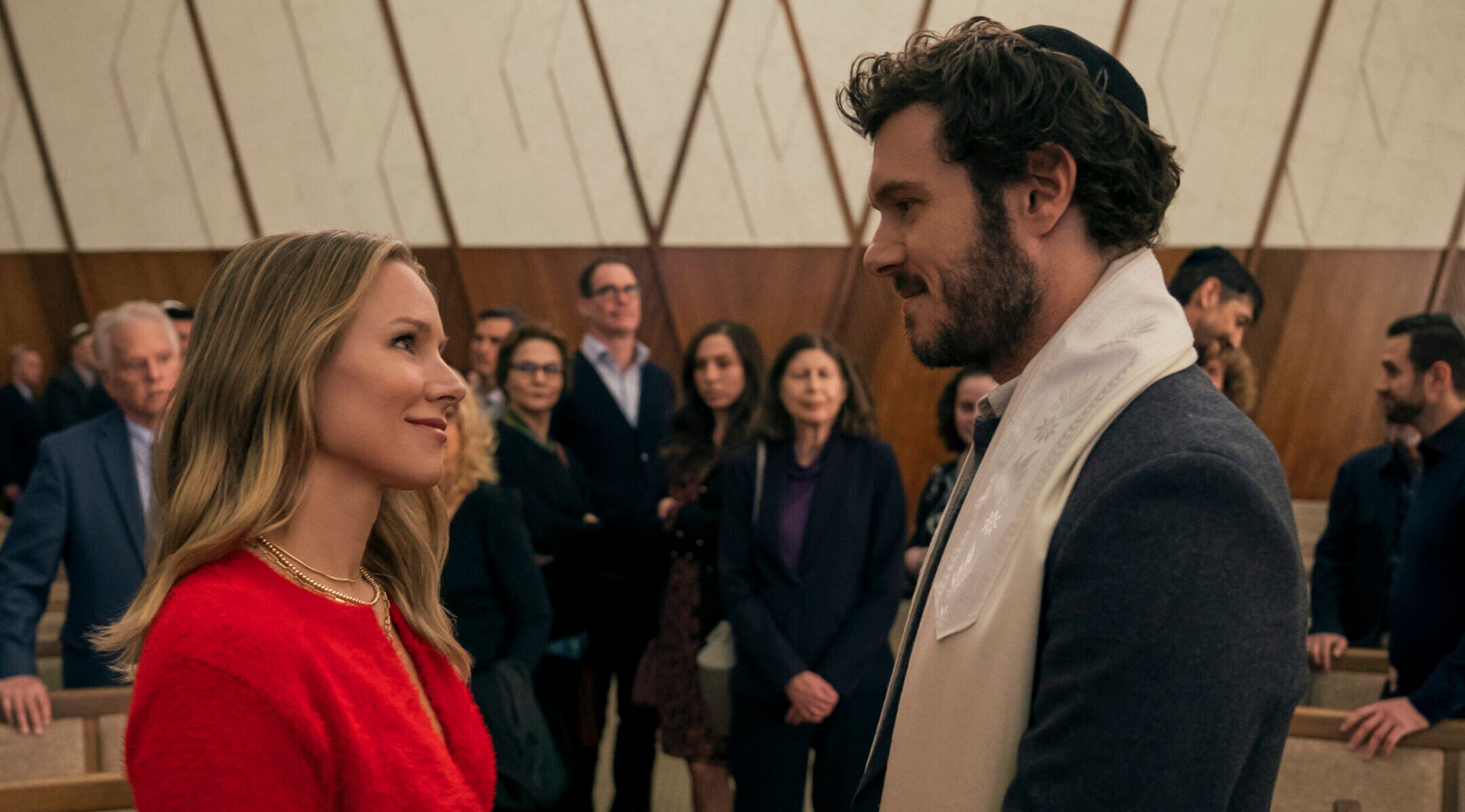 Kristen Bell as Joanne and Adam Brody as Noah in 